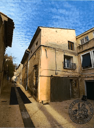 41232- MAISON DE VILLE située à LA TOUR D'AIGUES (84)