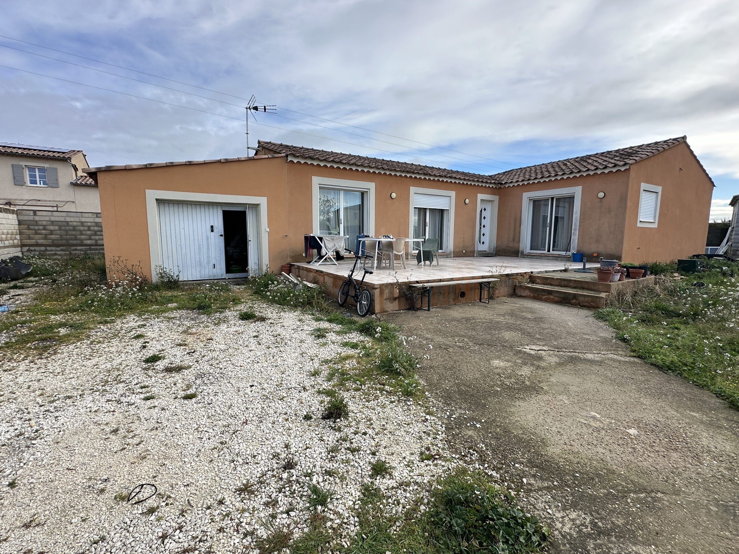 39309 - VILLA DE PLAIN PIED avec garage et construction en cours sur la Commune de MEYNES (30)