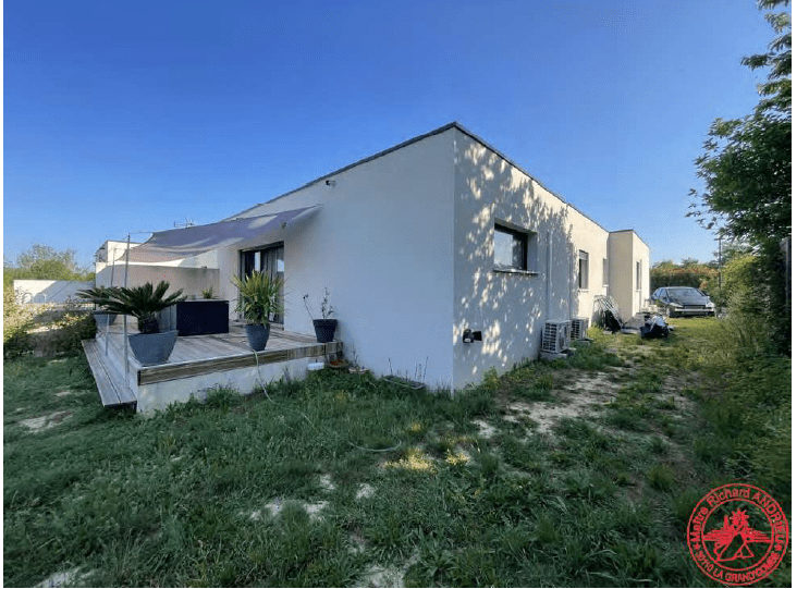 MAISON DE PLAIN-PIED de 120,94 m² à VIC LE FESQ (30)
